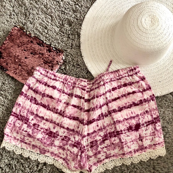 Lace Trim Pull-on Shorts - Picture 2 of 3
